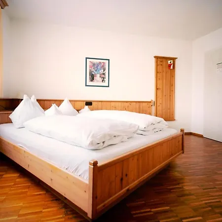 Gruener Baum Garni Hotel