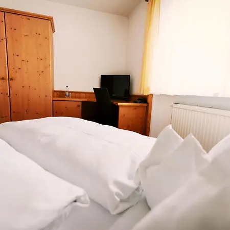 Gruener Baum Garni Hotel
